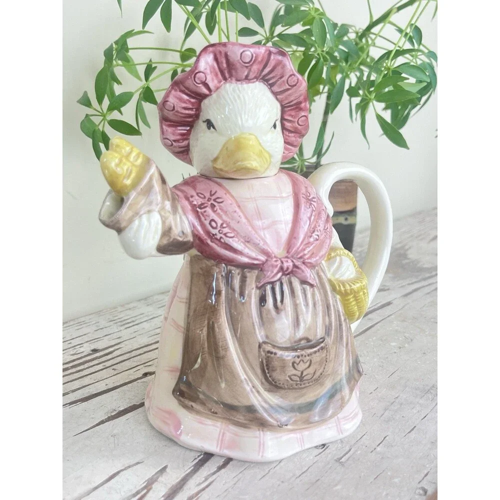 Charming Vintage Beatrix Potter Mother Goose Figurine Teapot / Japan / Cottage